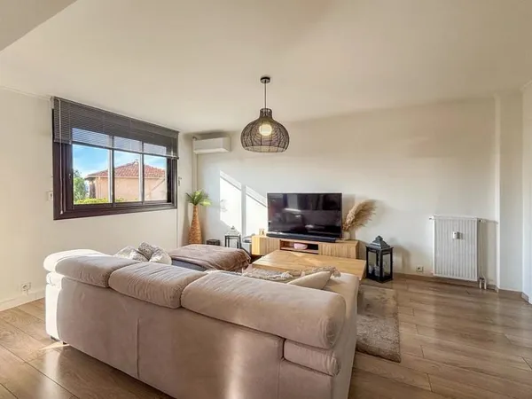 Cagnes-Sur-Mer: 4 pièces avec terrasse vue mer et parking