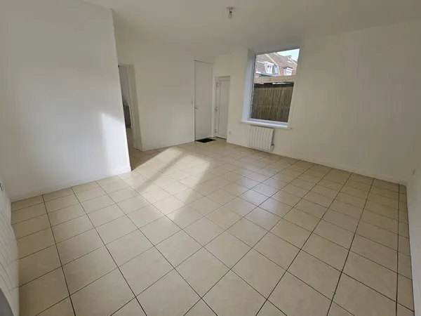 Double Distribution, 3 chambres, cour