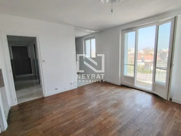 APPARTEMENT TYPE 3 AVEC BALCON PROCHE CENTRE