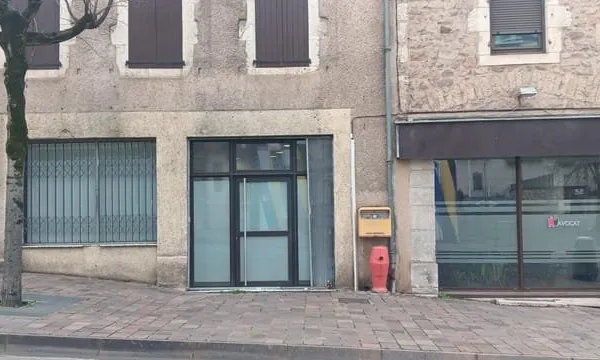 Rue Béteille, local commercial de 55 m² environ en rdc, avec vitrine