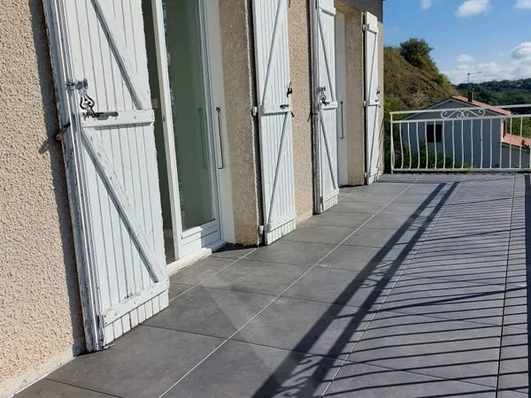 Crepieux la Pape. Villa jumelée 170m2 vue panoramique