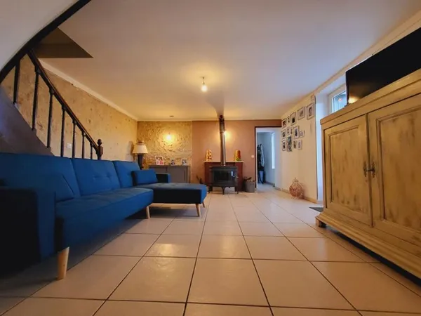 VENTE : maison F8 (166 m²) à Lussac-Les-Châteaux