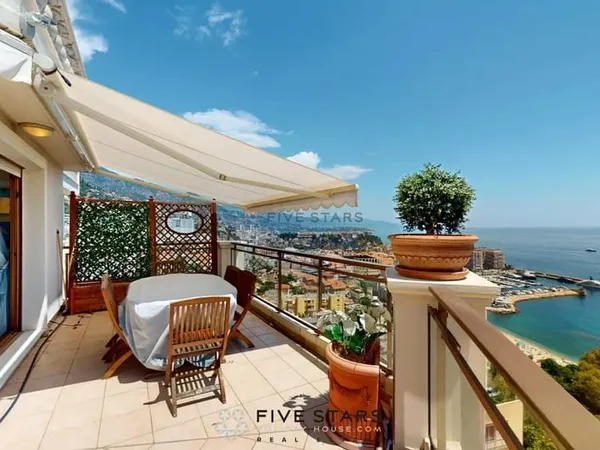 Chef-d'oeuvre Moderne avec Vue Panoramique sur la Mer à Cap d'Ail