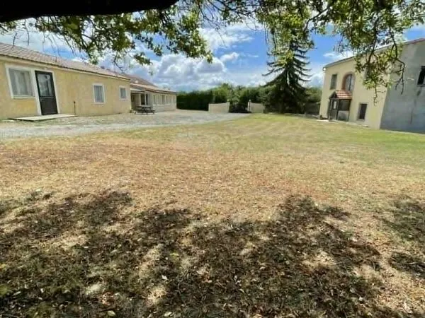A vendre maison T5 4chambres avec 2 gites et piscine , hangar sur 3.5Hectares