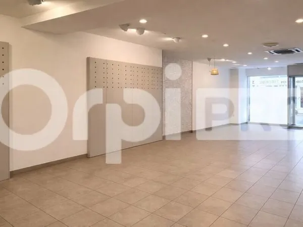 Local commercial 133 m²