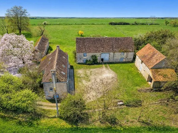 CORPS DE FERME AVEC DEPENDANCES ET 1 HECTARE