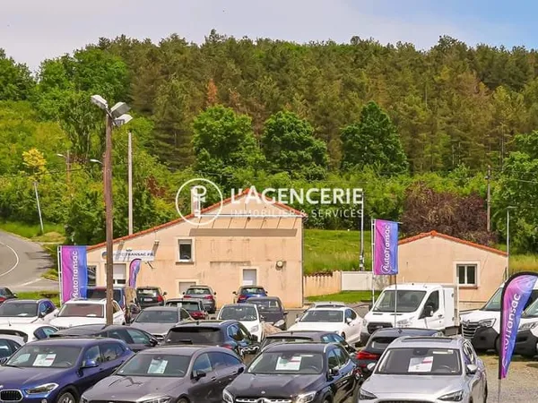 Local commercial 136 m²