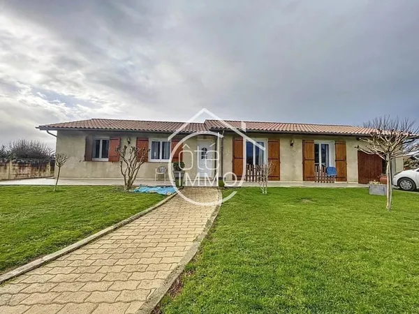 Saint-Pey-De-Castets : Maison de plain-pied avec piscine et double garage