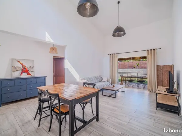 Maison . 5 pièces . 110 m²