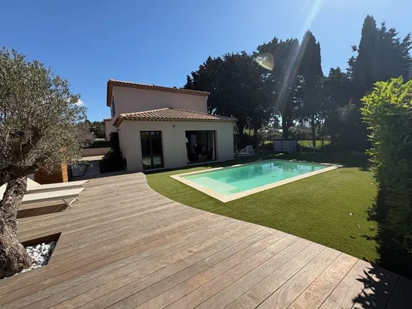 VILLA RECENTE 4 CHAMBRES + BUREAU + GARAGE + PISCINE