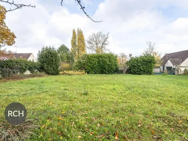 Exclusivité - Proche Montfort-L'Amaury - Joli terrain de 800 m2 constructible au calme