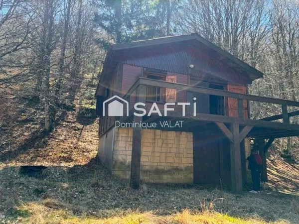 Joli chalet de montagne en bordure de rivière