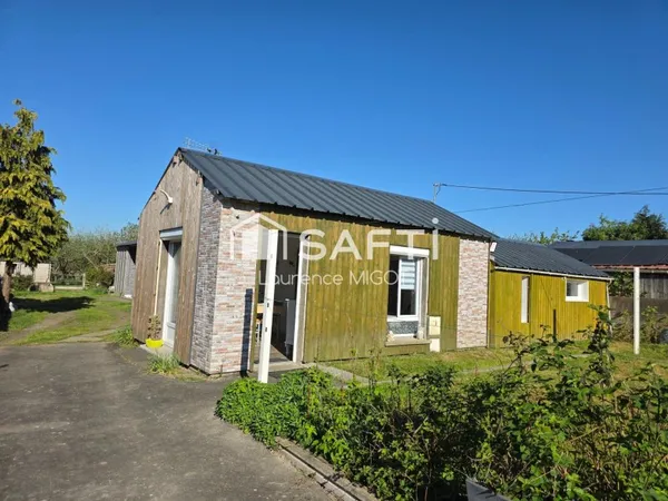 Beau terrain constructible avec dépendances