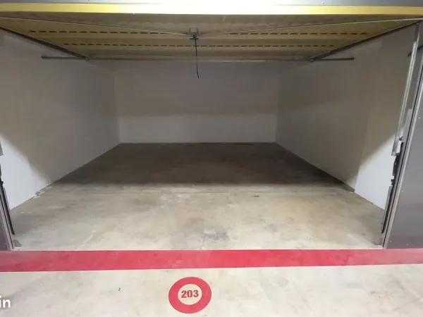 Garage fermé sécurisé