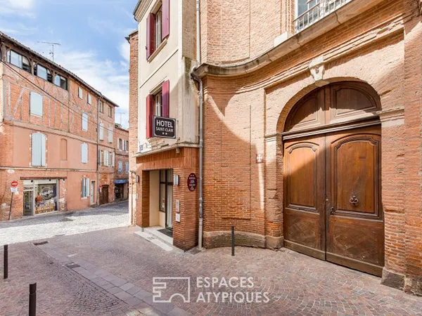 Ancien hôtel à rénover dans le centre historique