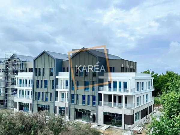 Local commercial 266 m²