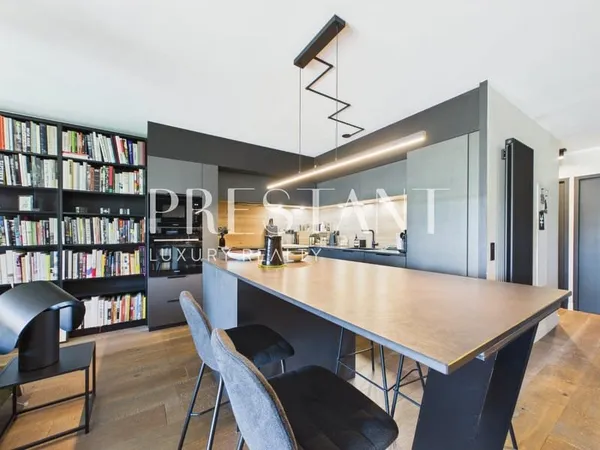Appartement 90 m² entièrement rénové à Caudéran