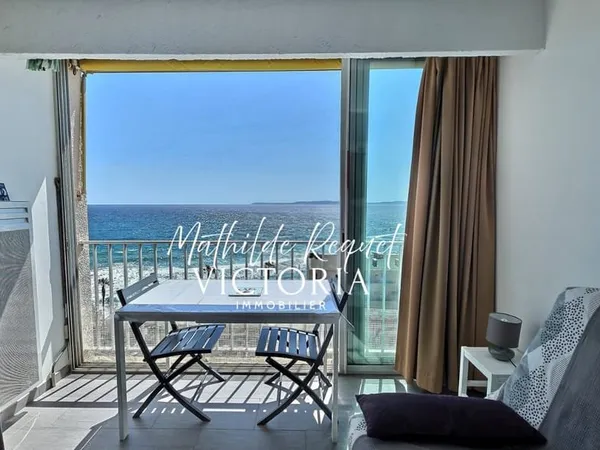 Studio en dernier étage avec vue mer exceptionnelle Front