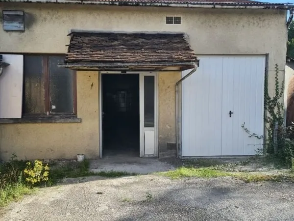 Local commercial 2 pièces 210 m²