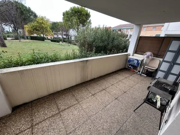 CHATEAU GOMBERT !! APPARTEMENT T2 + PLACE DE PARKING PRIVATIVE