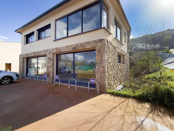 LOCAUX COMMERCIAUX EN VENTE - PORTICCIO