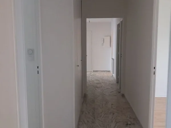LA GARDE : dans résidence fermée, arborée, bel appartement de type 5 117m2 avec balcon de 19m2 situé