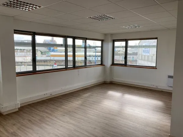 A LOUER A VENDRE PLATEAU DE BUREAUX PORT DE COMMERCE BREST