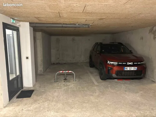 Parking abrité à louer - Résidence sécurisée -