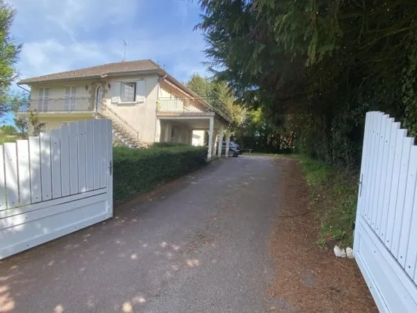 Maison Familiale sur terrain de 1385 m2, surface au sol de 191m2
