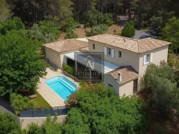 Bastide provençale de 250 m2 avec dépendance de 70 m2, sous