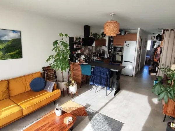 T3 Rénové 57m2 - Balcon Plein Sud - Parking - Décines