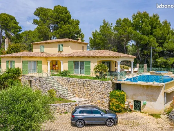 Villa 6 pièces 212 m²