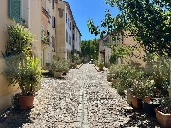 COLLOBRIERES MAISON DE VILLAGE TYPE 3 AVEC TERRASSE