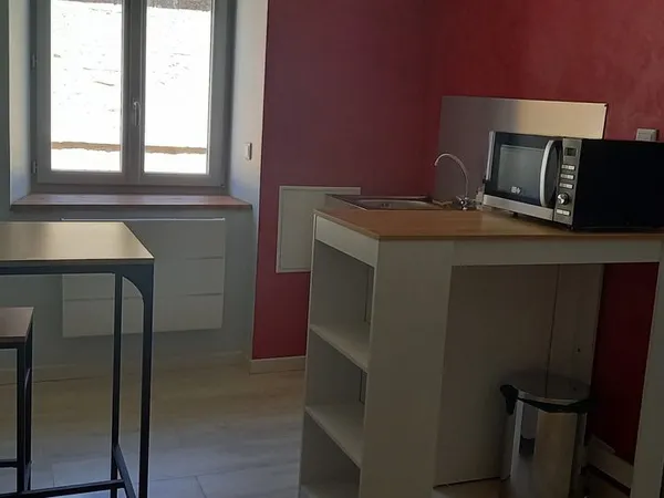 Studio meublé neuf pour étudiant centre Poligny