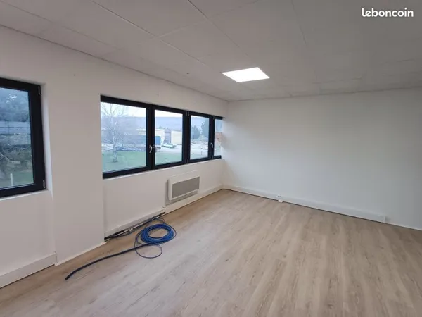 ENTREPOT LADOIX SERRIGNY 230m2