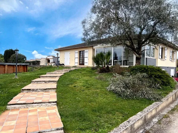 CHATEAUBERNARD - MAISON 183m2 - 6 CHAMBRES - JARDIN - GARAGE - PISCINE
