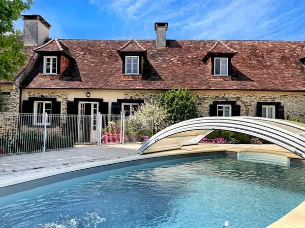 Belle maison au calme avec grange et piscine