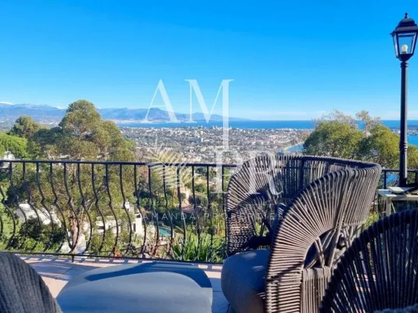 LOCATION SAISONNIÈRE - VILLA PROVENÇALE DE PRESTIGE - HAUTEURS D