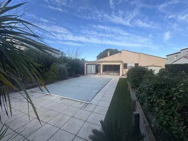 Villa sur terrain de 1263 m2 à Salles-D'Aude