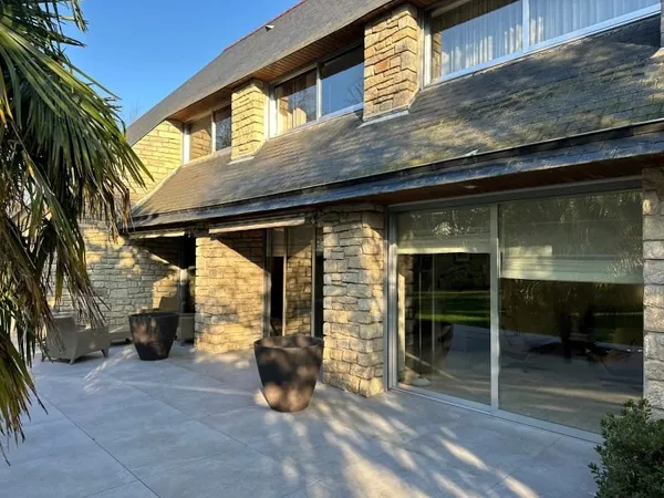 Villa 6 pièces 244 m²
