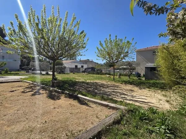 Terrain 602 m²