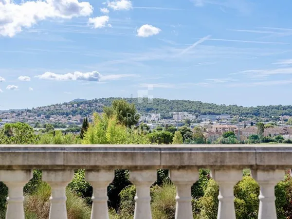Havre de paix historique à La Valette du Var : Authentique B