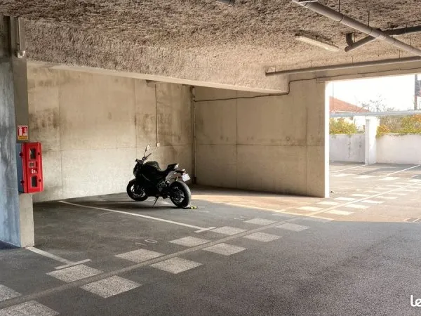 Location Parking abrité