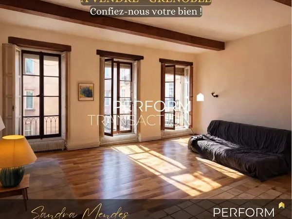 Hyper centre Grenoble - Superbe T3 86 m² - Charme de l'ancien, poutres et cheminée