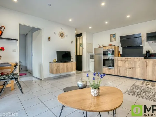 VILLENEUVE SUR LOT -- Appartement T2, 1er et dernier étage, r