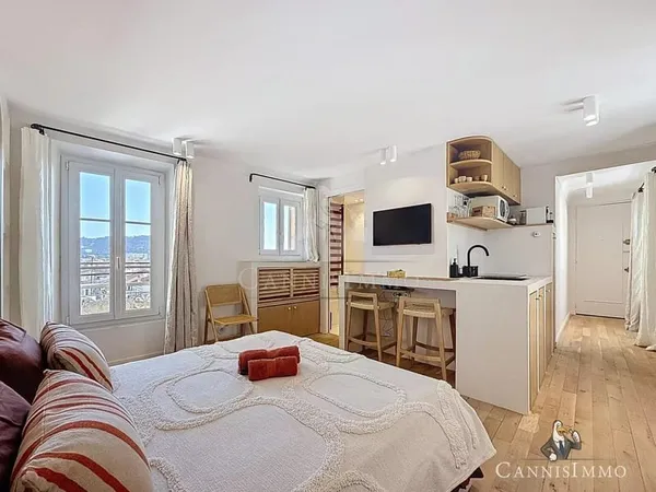 SUPERBE STUDIO SUQUET - ENTIEREMENT RENOVE - VUE MER