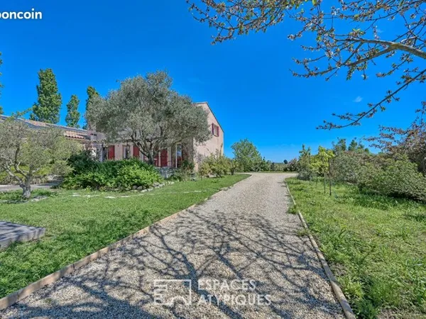 Propriété 10 pièces 240 m²