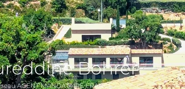Superbe villa de 260 m² avec piscine, vue mer et terrasses - Grimaud