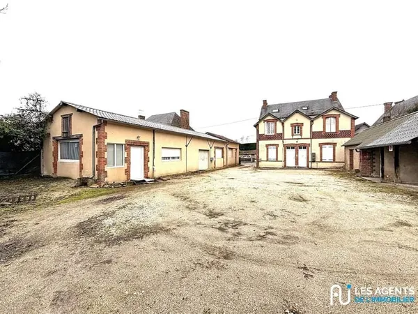 Ensemble immobilier centre ville Les Bordes