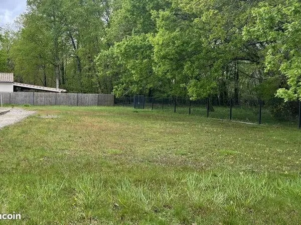 Terrain 630 m² Avensan